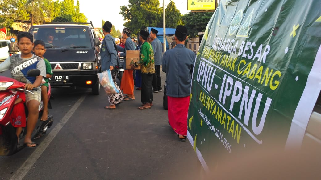 Tumbuhkan Jiwa Sosial Ipnu Ippnu Bagikan 500 Takjil Untuk Pengguna Jalan Nu Jepara 6378