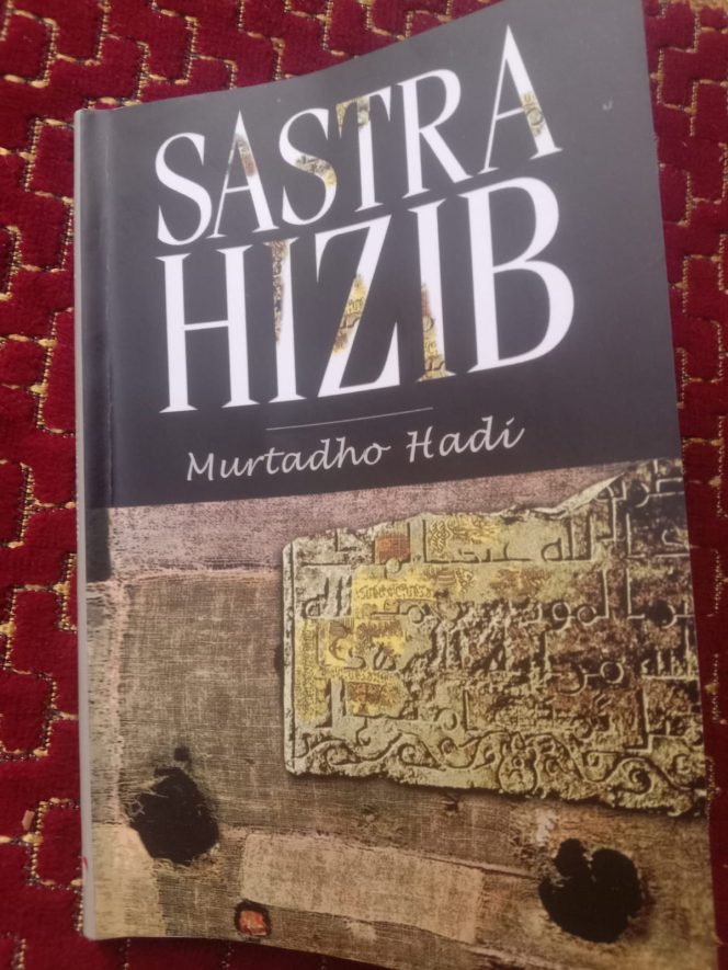 
 Buku sastra Hizib yang ditulis oleh Murtadho Hadi. 