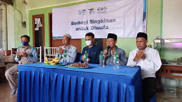 Ketua Lazisnu Jepara M Nur Jalal menyampaikan paparan saat kegiatan pendistribusian sembako kepada warga Kecamatan Tahunan hasil sinergi dengan  YBM PLN UIK TJB, Kamis (10/11/2022).