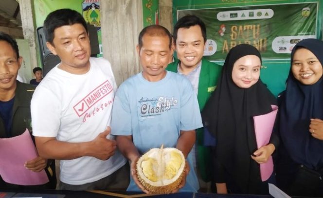 
 Peringati Satu Abad NU, Warga Sukosono Gelar Lomba Durian Jawara