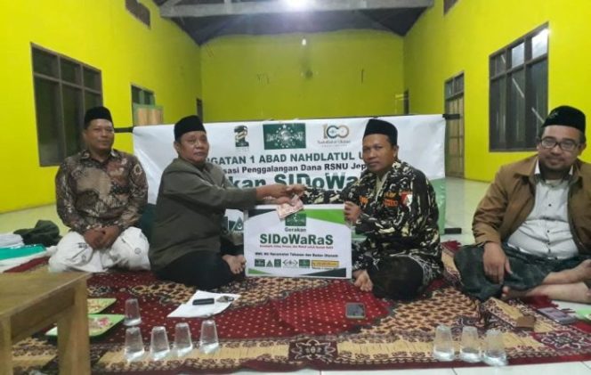 
 Petinggi Kecapi Sukambali bersama pengurus MWC NU Kecamatan Tahunan.