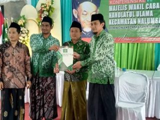 Katib Syuriah PCNU Jepara Kiai M Nasrullah Huda, Sekretaris Tanfidziyah PCNU Jepara Kiai Ahmad Sahil berfoto bersama dengan Rois Syuriah dan Ketua Tanfidziyah MWC NU Nalumsari periode 2023 - 2028, Kiai Nurkhan dan Habib Sholeh usai kegiatan konferensi yang digelar Sabtu (18/2/2023). 