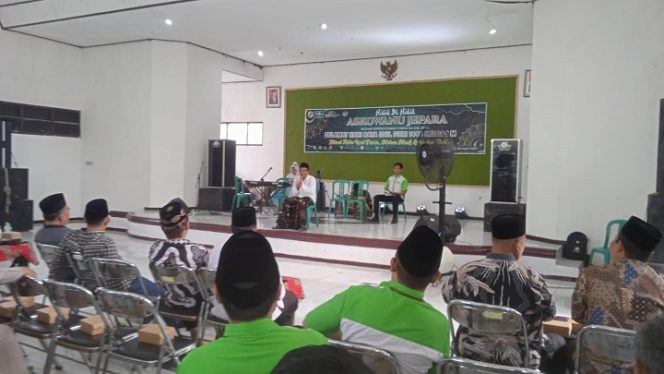 
 Ketua Tanfidziyah PCNU Jepara KH Charis Rohman menyampaikan mauidhoh hasanah saat kegiatan Halal Bihalal Idul Fitri 1444 H yang digelar Askowanu di Gedung Sunu Ngesti, Jepara.
