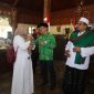 KH Mahrus Ali dan Ketua Badko TPQ Kabupaten Jepara Edy Sujatmiko, saat kegiatan halalbihalal dan rapat koordinasi organisasi tersebut di Pendopo R.A. Kartini.