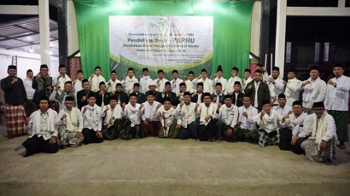 Peserta PIW PD-PKPNU foto bersama di sela-sela kegiatan yang digelar di Ponpes Bodo Kajoran Magelang Jawa Tengah