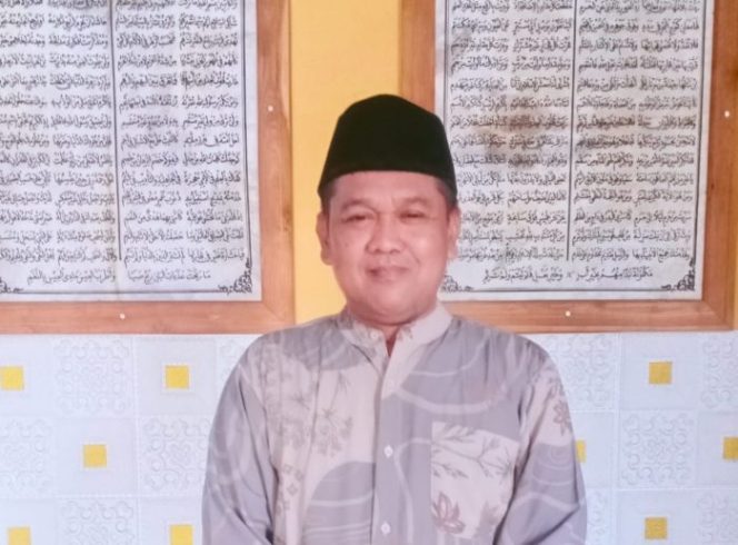 
 Kiai Hisyam Zamroni (Wakil Ketua PCNU Jepara), Ngaji Burdah Syarah Mbah Sholeh Darat.