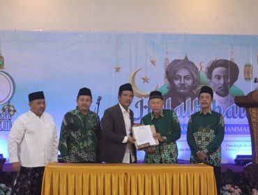 Jajaran PCNU dan PD Muhammadiyah Kabupaten Jepara membacakan seruan dan komitmen untuk pilkada yang damai dan berkualitas di sela-sela kegiatan Halal bi Halal yang digelar di Ono Joglo Resort, Minggu (12/5/2024)  