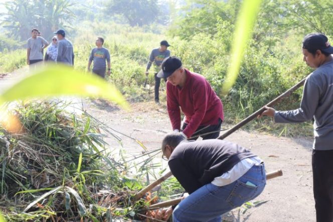 
 Rektor Ajak Jaga Kebersihan Kampus UNISNU, Ikut Turun Langsung ke Sungai