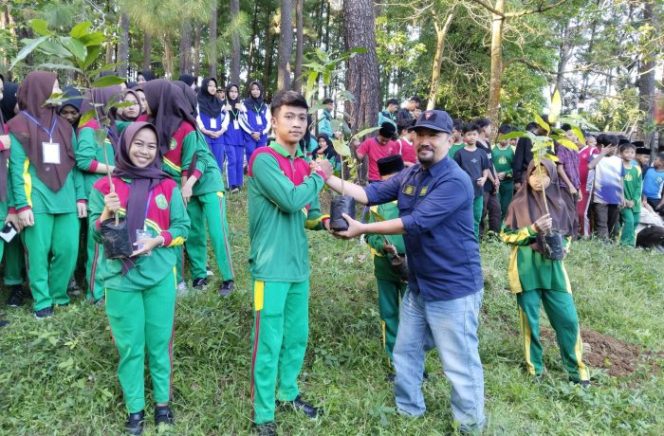 
 Peduli Hutan Muria, Ratusan Siswa MTs dan MA Safinatul Huda Ikuti Matsama Bareng Perhutani