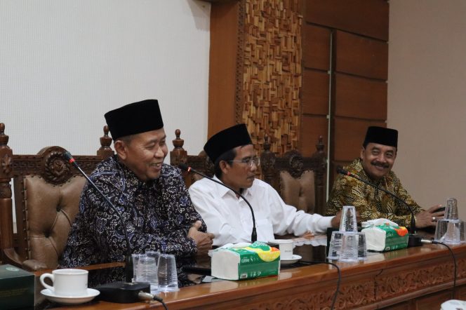 
 Rektor Unisnu, Ketua Tanfizdiyah PCNU, Wakil Rektor 3.