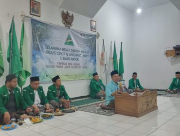 Waket Bidang Pengkaderan PC GP Ansor Jepara 2017-2021 Muhammad Jauharuddin saat mengisi idaroh rutinan Rabu Kliwon (Rawon) PAC Ansor Tahunan yang digelar di Gedung NU Desa Tegalsambi, Selasa (29/10/2024).