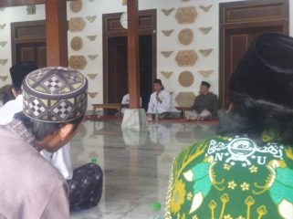 Rais Syuriyah Majelis Wakil Cabang Nahdlatul Ulama (MWC NU) Kecamatan Tahunan Jepara KH. Ali Masykur menyerukan agar tetap menjaga kondusivitas selama proses Pemilihan Umum Kepala Daerah (Pemilukada) pada 27 Nopember 2024.