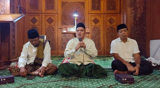 Gus Nasrul saat menyampaikan mauidhoh hasanah di Masjid Agung Baitul Makmur Jepara. 