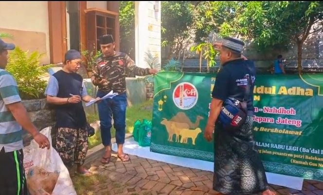 
 Suasana penyembelihan hewan kurban Iduladha 1446 H di Majelis An-Nahdhoh Balekambang Jepara.