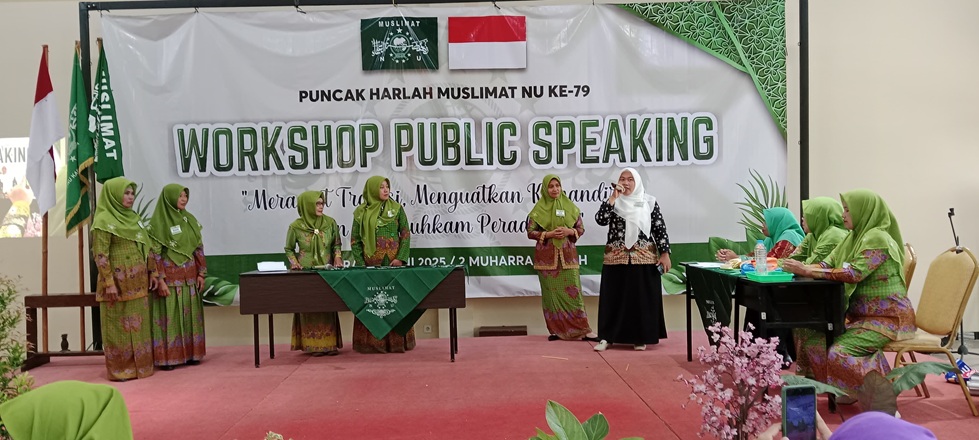 Suasana Workshop Public Speaking Muslimat NU di Mutia Vie Senenan Tahunan Jepara, Sabtu (28/6)
