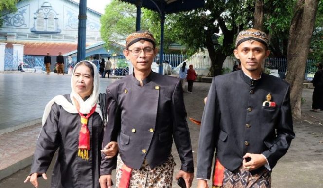
 Sumungku Manembah: Ketundukan Mutlak Alam Semesta