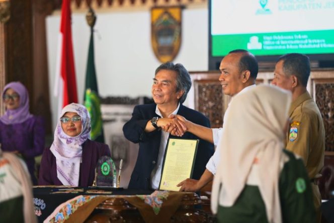 
 Bupati Apresiasi UNISNU International Forum, Dorong Kolaborasi Pentahelix untuk Pariwisata Berkelanjutan