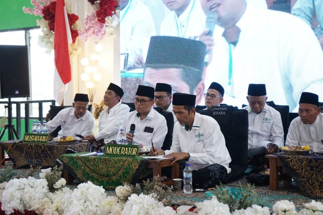 
 Suasana Bahtsul Masail PWNU Jateng yang diselenggarakan di Gedung PCNU Jepara.